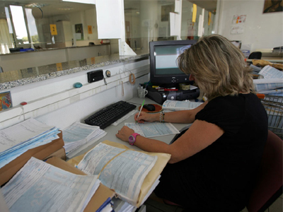 Aρχίζουν οι κατασχέσεις για χρέη… 300 ευρώ