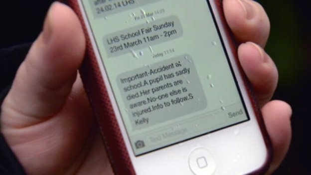 Στο μήνυμα αναφερόταν ότι ένα κορίτσι πέθανε. Οι γονείς έχουν ενημερωθεί, ενώ οι υπόλοιποι καλούνταν να πάρουν τα παιδιά τους