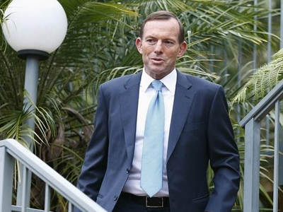 Απειλεί με νέες εκλογές ο Άμποτ