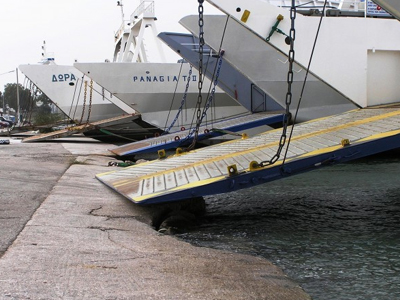 «Ανεπαρκής η σύνδεση Σαλαμίνας-Πειραιά»