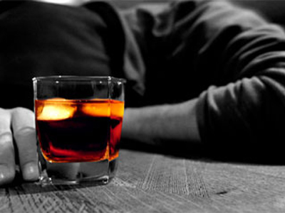 Τα παιδιά αντιγράφουν τους γονείς στην κατανάλωση αλκοόλ