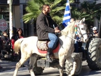 Mε άλογα στους δρόμους του Ηρακλείου οι αγρότες