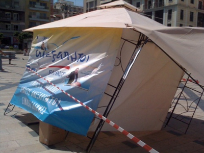 Στον αέρα το εκλογικό τους περίπτερο