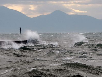 Δυσκολία στις θαλάσσιες συγκοινωνίες λόγω δυνατών ανέμων