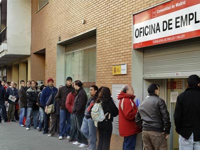 Σπάει κάθε ρεκόρ η ανεργία στην Ισπανία