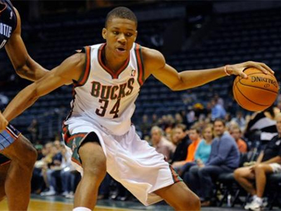 Οι Μπακς «ανανέωσαν» τον Αντετοκούνμπο