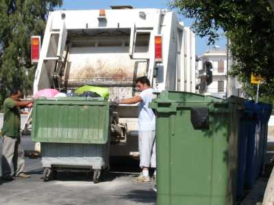 Απορριμματοφόρο καταπλάκωσε εργαζόμενο καθαριότητας