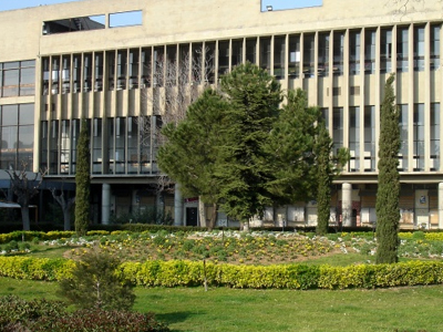 Επιτέθηκαν σε καθηγητές και φοιτητές της Θεολογικής του ΑΠΘ για τα σκουπίδια