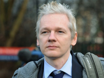 Άσυλο για τον Ασάνζ ζητούν γνωστές προσωπικότητες