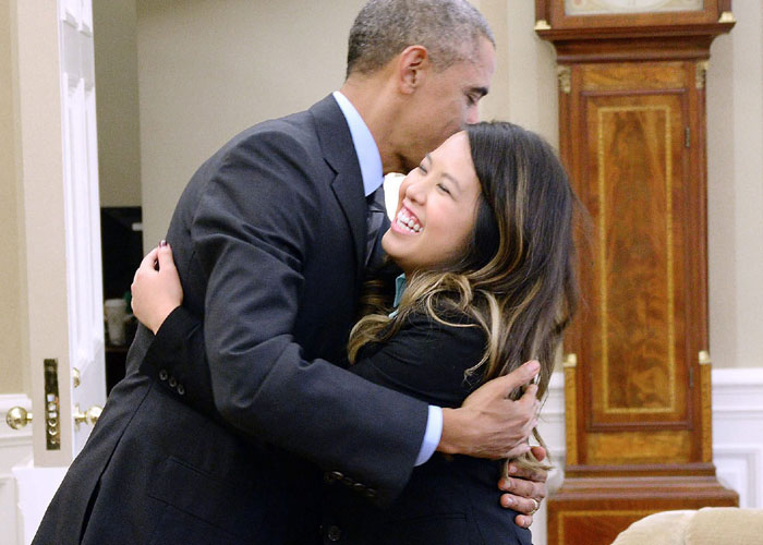 Συνάντηση Ομπάμα με τη νοσοκόμα που ανάρρωσε από τον Έμπολα