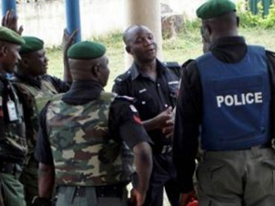 Στέλεχος ισλαμιστικής οργάνωσης συνελήφθη στο σπίτι γερουσιαστή στη Νιγηρία