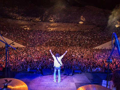 Αποθεώθηκε ο Βασίλης Παπακωνσταντίνου