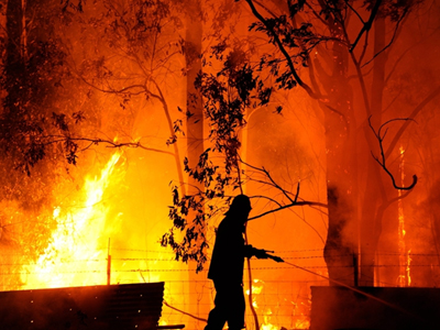 Αυστραλία: Μάχη με τις πυρκαγιές πριν από την επιστροφή του καύσωνα