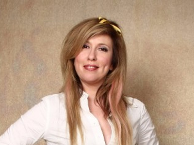 Γιατί δεν πάει σε events;