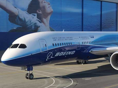 Η Boeing θα συνεχίσει να χρησιμοποιεί τις μπαταρίες ιόντων λιθίου