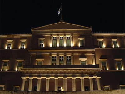 FT: Απειλή για τη σταθερότητα οι εκλογές