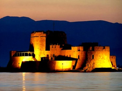 Ζωή και κότα για τον υπουργό