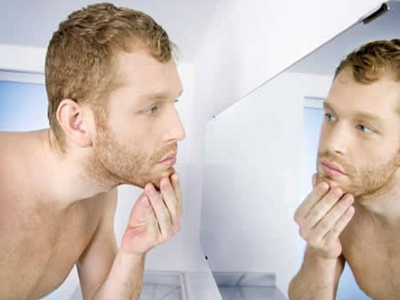 Ο ναρκισσισμός των ανδρών προσελκύει τις γυναίκες