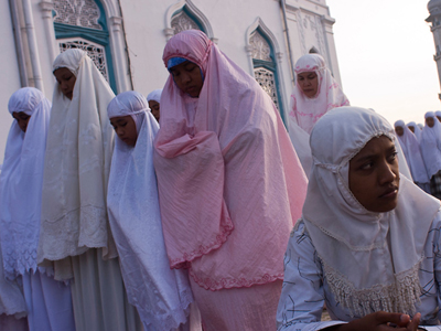 Ινδονησία: Προσευχή χιλιάδων μουσουλμάνων για τα θύματα του τσουνάμι