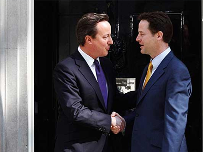 Κατάρρευση του κυβερνητικού συνασπισμού «βλέπουν» οι Βρετανοί