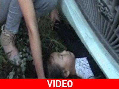 Κίνα: Ανήλικη παγιδεύτηκε κάτω από τις ρόδες λεωφορείου Κίνα: Ανήλικη παγιδεύτηκε κάτω από τις ρόδες λεωφορείου