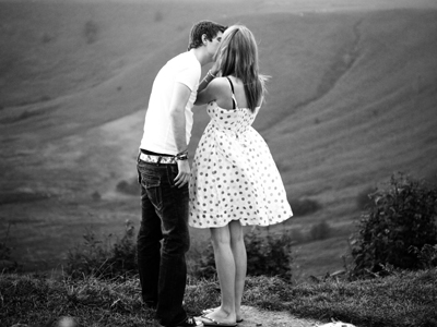 Το χιούμορ προάγει την αντισύλληψη στους νέους