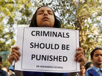 Ινδία: Οι δικηγόροι αρνούνται να υπερασπιστούν τους βιαστές της φοιτήτριας