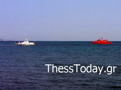 Θεσσαλονίκη: Βούλιαξε ιστιοφόρο που τυλίχθηκε στις φλόγες