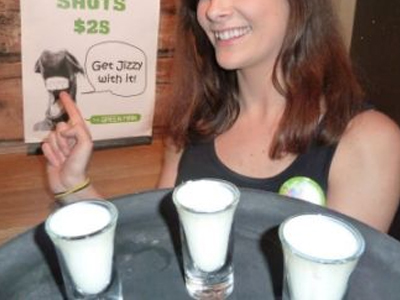 Σφηνάκι με σπέρμα ελαφιού κάνει πάταγο!