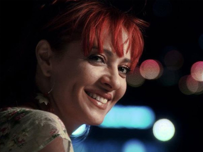 Έτοιμη να υιοθετήσει ένα παιδί