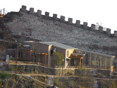 Καλοκαιρινές μελωδίες «πολιορκούν» τα Τείχη