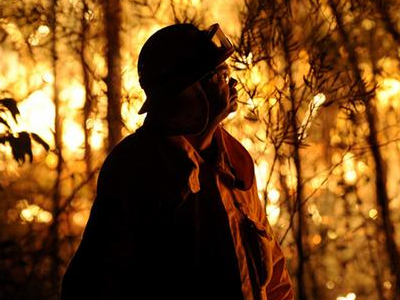 Η μάχη με τις φλόγες συνεχίζεται