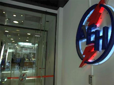 Απολύσεις και μειώσεις μισθών προτείνει η ΔΕΗ για τη νέα ΣΣΕ
