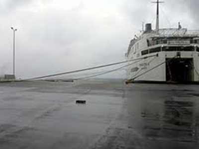 Δεμένα τα πλοία στα λιμάνια λόγω ανέμων