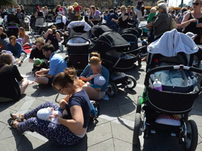 Διαμαρτυρία για τον θηλασμό στη Δανία