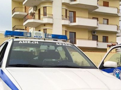 Πατέρας και γιος λήστεψαν 47χρονη