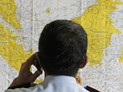 Διακόπηκαν προσωρινά οι έρευνες για τον εντοπισμό του αεροπλάνου της AirAsia