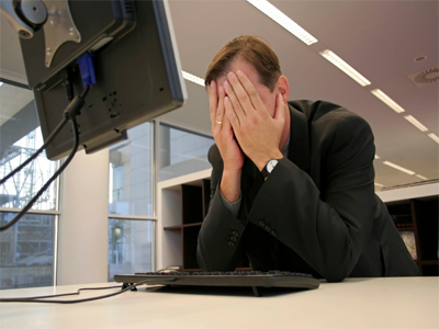 Μεγάλη μείωση για τις ακαθάριστες αποδοχές στην Ελλάδα