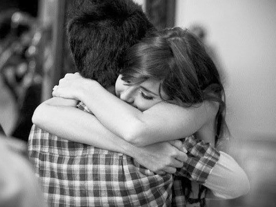 Θα πληρώνατε ποτέ έναν ξένο για να σας αγκαλιάσει;