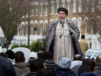 Σε αμερικανικό δικαστήριο εμφανίστηκε ο ισλαμιστής κληρικός Αμπού Χάμζα