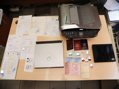 Εντοπίστηκε εργαστήριο κατασκευής πλαστών εγγράφων