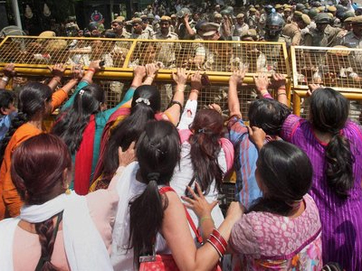 Ινδία: Σταθερή η κατάσταση της πεντάχρονης Ινδία: Σταθερή η κατάσταση της πεντάχρονης