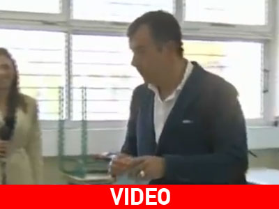 Με το σακίδιό του ψήφισε ο Στ. Θεοδωράκης