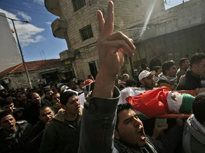 Ογκώδεις διαδηλώσεις στη Γάζα και τη Δυτική Όχθη