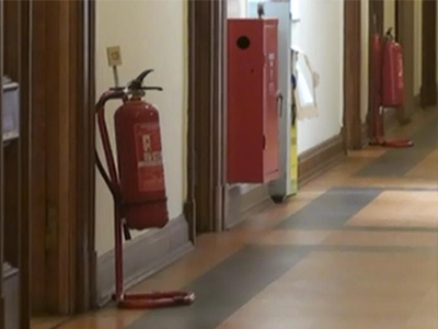 Άγριος καυγάς στους διαδρόμους της Βουλής Άγριος καυγάς στους διαδρόμους της Βουλής