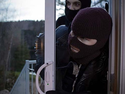 Τον λήστεψαν μέσα στο σπίτι του