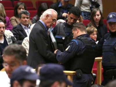 Συνεχίζονται οι απολογίες για τις χρυσές μίζες