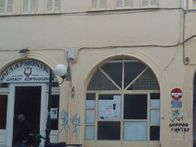 Λέχαιο: Ρομά αποκόλλησαν τη στέγη από το κτήριο της δημοτικής αγοράς