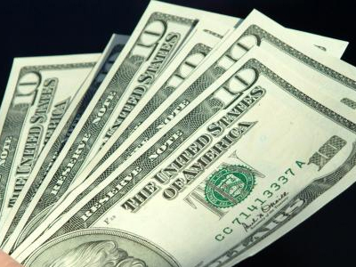 Το δολάριο δεν σημειώνει αξιόλογη πρόοδο