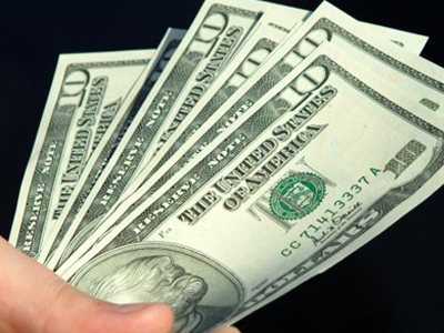 «Ψύχραιμες» οι κινήσεις του δολαρίου